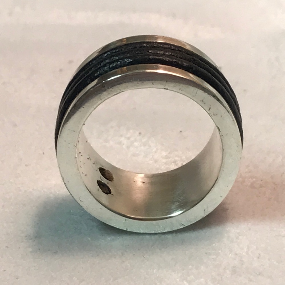 Silver and leather ring - Picture 4 of 4